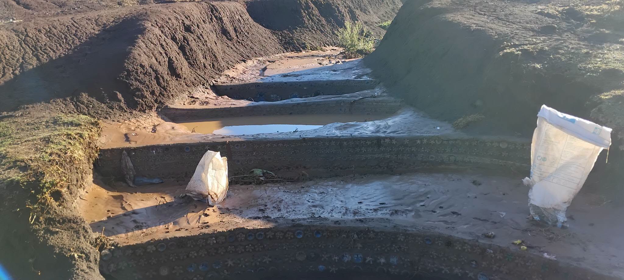 Gabion drainage and erosion-control works